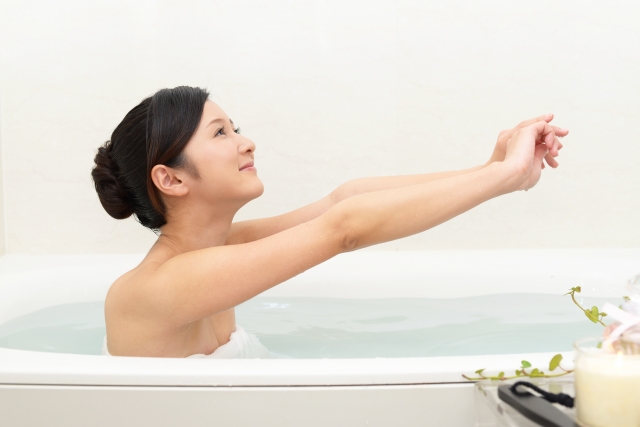 お風呂でできる簡単ストレッチ！血流改善で肩こり解消　｜八尾市　オカモト鍼灸整骨院・神経整体院
